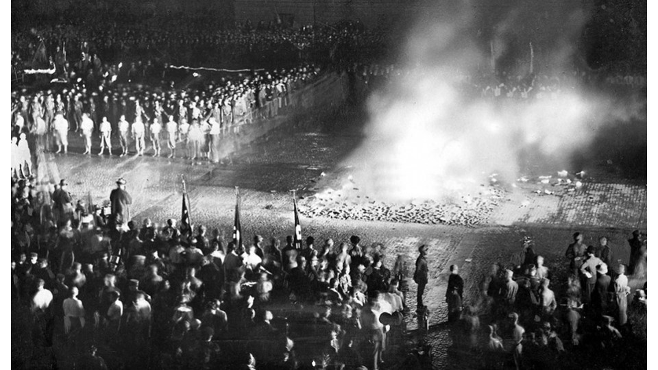 Презентация по литературе на тему "Рэй Бредбери, "451 градус по Фаренгейту" - Скачать презентации бесплатно | Читать или скачать учебники для школы онлайн бесплатно ☑ Школьные учебники school-textbook.com